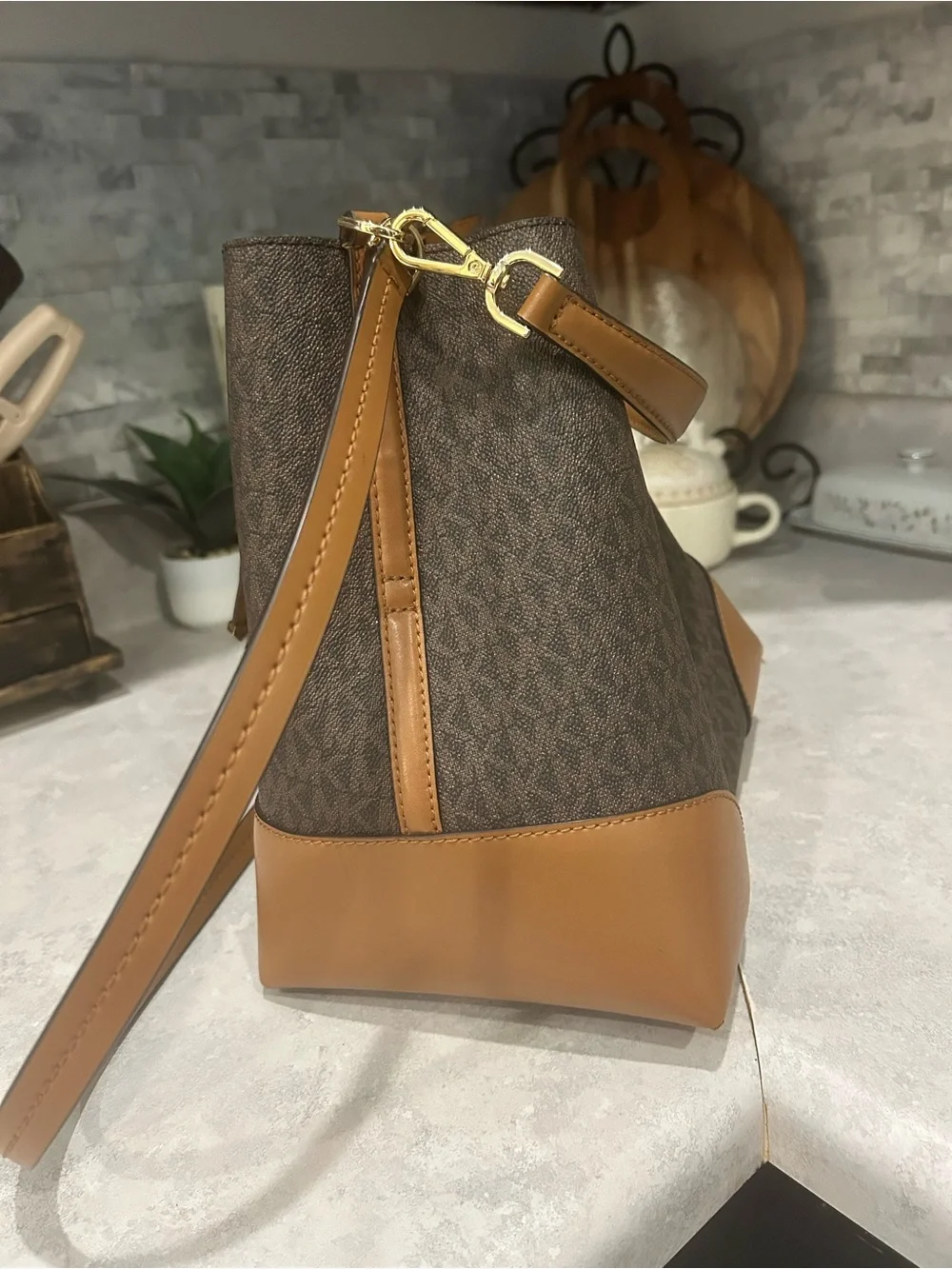 Michael Kors Signature Logo Bucket Bag Brown Cognac Crossbody Quiet Luxury